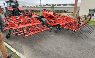 KUHN Highlander - fås alternativt med 3-rækket efterharve