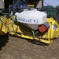 Autocast V2. Spredning af efterafgrøder sker samtidig med høsten. Det sikrer hurtig og sikker fremspiring uden ekstraarbejde.