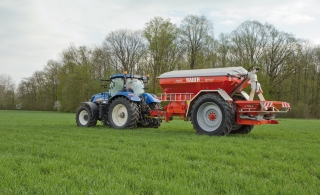 New Holland med Rauch TWS 85.1 med PTO-drev