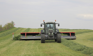 KUHN Merge Maxx 1090 flytter skår