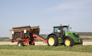 KUHN Merge Maxx 1090 transport
