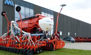 KUHN rotorsåsæt med flydende gødning og frøsåmaskine