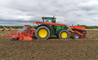 KUHN TF 2300 C dobbelt fronttank i kombination med rotorsåsæt