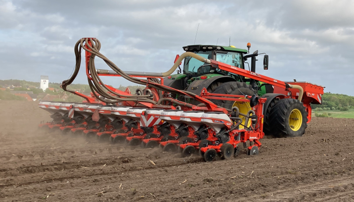 KUHN Maxima 3 RXL 12 rækket majssåmaskine med KUHN TF 1512 fronttank