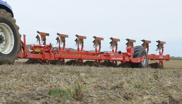 KUHN Vari Leader plov
