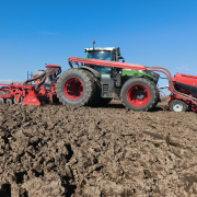 KUHN TF 2300 C dobbelt fronttank i kombination med KUHN rotorsåsæt med yderligere en beholder